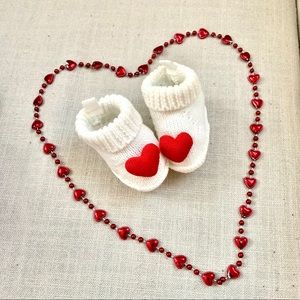 NWOT Infant knit heart booties